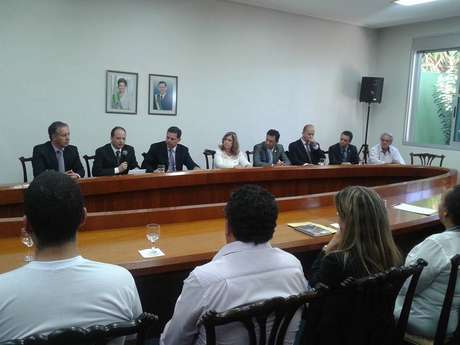 O goverandor garantiu durante a reunião que a polícia está investigando se há um assassino em série ou vários assassinos por trás dos crimes cometidos em Goiás <p>O goverandor garantiu durante a reunião que a polícia está investigando se há um assassino em série ou vários assassinos por trás dos crimes cometidos em Goiás</p>
