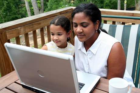 Thinkstock <p>Los mayores no deben despistarse tanto en las vacaciones de verano como durante el curso, cuando amenazas como el cyberbullying pueden ser más fuertes</p>