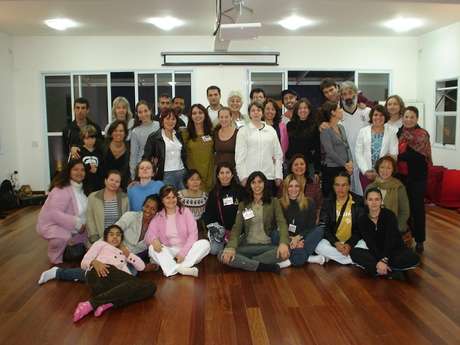O Projeto Yam conta, hoje, com 32 voluntários que não precisam de uma instrução específica em ioga para darem aulas aos jovens internos, pois, a capacitação é prestada aos novos instrutores O Projeto Yam conta, hoje, com 32 voluntários que não precisam de uma instrução específica em ioga para darem aulas aos jovens internos, pois, a capacitação é prestada aos novos instrutores