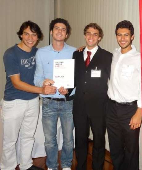 Em 2012, os amigos André Cervi, Bruno Tataren, Daniel Assunção e Luis Henrique Madaleno, criaram uma plataforma social que conecta pessoas com interesse em atividades voluntárias a organizações sociais que necessitam delas Em 2012, os amigos André Cervi, Bruno Tataren, Daniel Assunção e Luis Henrique Madaleno, criaram uma plataforma social que conecta pessoas com interesse em atividades voluntárias a organizações sociais que necessitam delas