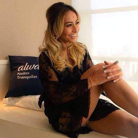 Sabrina Sato aposta em look retrô estilo Brigitte Bardot Sabrina Sato aposta em look retrô estilo Brigitte Bardot