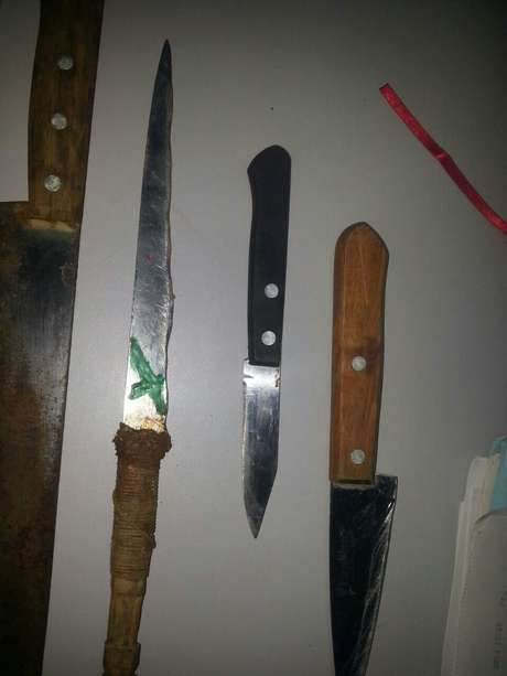 Facas usadas pelos menores foram encontradas às margens do rio em que o corpo foi jogado <p>Facas usadas pelos menores foram encontradas às margens do rio em que o corpo foi jogado</p>