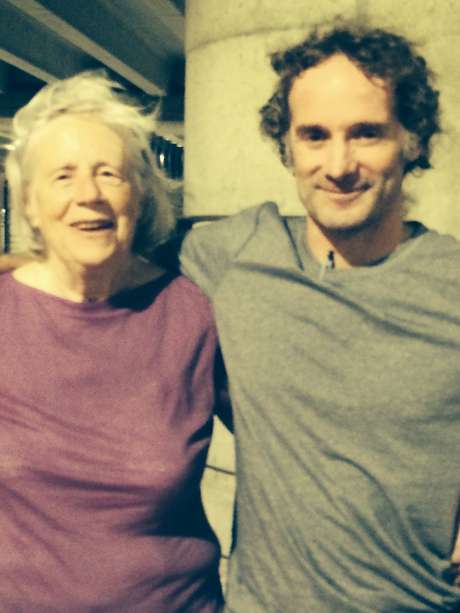 Foto fornecida pela família do jornalista, mostra ele com sua mãe após o voo de Tel Aviv a Nova Jersey - retorno após dois anos sequestrado Foto fornecida pela família do jornalista, mostra ele com sua mãe após o voo de Tel Aviv a Nova Jersey - retorno após dois anos sequestrado