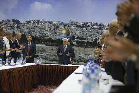 Presidente palestino anunciou nesta terça-feira que acordo de cessar-fogo foi estabelecido com Israel Presidente palestino anunciou nesta terça-feira que acordo de cessar-fogo foi estabelecido com Israel