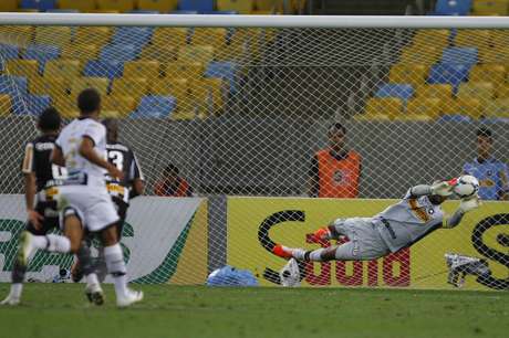 Jefferson teve ótima atuação e defendeu pênalti cobrado por Souza Jefferson teve ótima atuação e defendeu pênalti cobrado por Souza