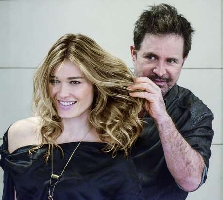 Wanderley Nunes, que trata o cabelo cheio de ondas de Kika Martinez, defende o cuidado com a estrutura natural dos fios Wanderley Nunes, que trata o cabelo cheio de ondas de Kika Martinez, defende o cuidado com a estrutura natural dos fios