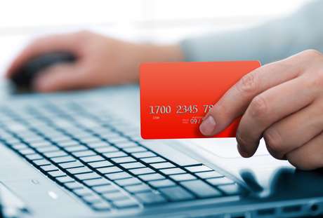 E-commerce movimentou R$ 16 bilhões no Brasil durante o primeiro semestre de 2014, uma alta de 26% em relação ao mesmo período de 2013 E-commerce movimentou R$ 16 bilhões no Brasil durante o primeiro semestre de 2014, uma alta de 26% em relação ao mesmo período de 2013
