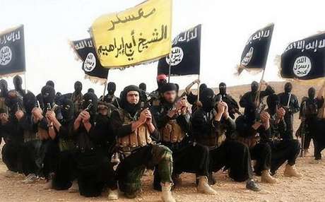 Grupo jihadista tenta construir califado entre a Síria e o Iraque <p>Grupo jihadista tenta construir califado entre a Síria e o Iraque</p>