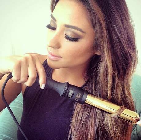 Shay Mitchell adota textura ondulada com babyliss Shay Mitchell adota textura ondulada com babyliss