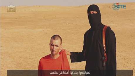 Imagem de vídeo que supostamente mostra a decapitação do voluntário britânico David Haines Imagem de vídeo que supostamente mostra a decapitação do voluntário britânico David Haines