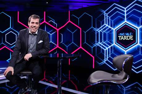 Terra. Álvaro Escobar, conductor de "Más vale tarde".