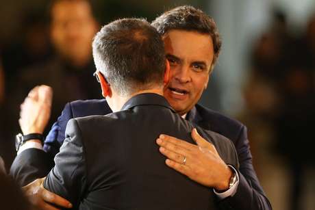 Aécio Neves atacou Dilma durante o debate Aécio Neves atacou Dilma durante o debate