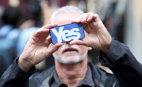Campanha YES pela independência da Escócia abala opinião no país Campanha YES pela independência da Escócia abala opinião no país