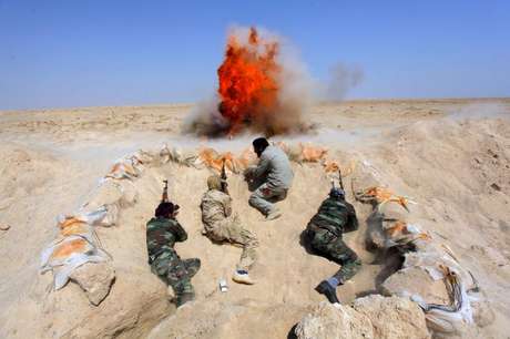 Estado Islâmico usa imagens de guerra para fazer propaganda e recrutar soldados <p>Estado Islâmico usa imagens de guerra para fazer propaganda e recrutar soldados</p>