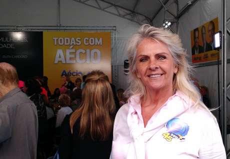Mãe da modelo, Ione Zukauskas vota no candidato por que torce "para que todos sejam iguais" <p>Mãe da modelo, Ione Zukauskas vota no candidato por que torce "para que todos sejam iguais"</p>