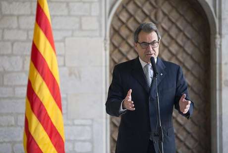Líder da Catalunha afirmou que vai sancionar decreto para referendo em novembro Líder da Catalunha afirmou que vai sancionar decreto para referendo em novembro