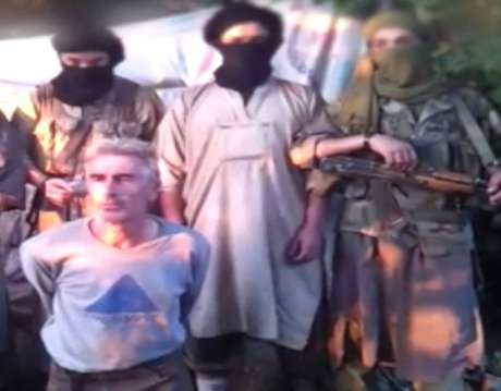Gourdel foi decapitado pelo grupo Yund al-Jilafa em represália pela participação da França na campanha aérea americana Gourdel foi decapitado pelo grupo Yund al-Jilafa em represália pela participação da França na campanha aérea americana