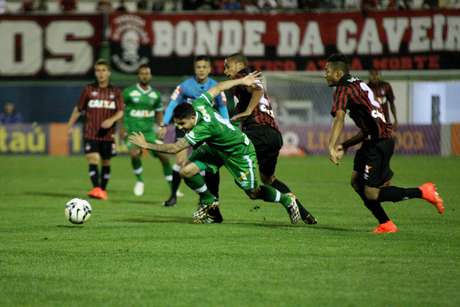 Zezinho em ação com a camisa da Chapecoense <p>Zezinho em ação com a camisa da Chapecoense</p>