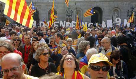 As aspirações de independência crescem há anos na Catalunha, uma região de 7,5 milhões de habitantes As aspirações de independência crescem há anos na Catalunha, uma região de 7,5 milhões de habitantes