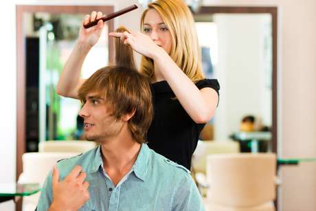 Mercado de produtos e serviços de beleza voltados para o público masculino cresce conforme os homens perdem a vergonha de investir no visual Mercado de produtos e serviços de beleza voltados para o público masculino cresce conforme os homens perdem a vergonha de investir no visual