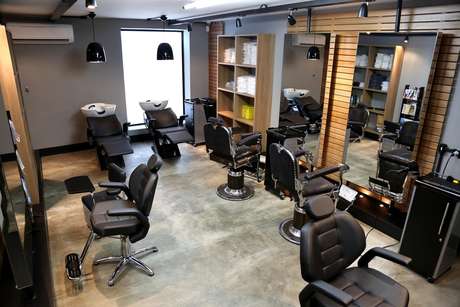 Os negócios que querem investir neste segmento devem criar um ambiente com cara de homem, como o salão Garagem Barba Cabelo & Bem-estar, em São Paulo Os negócios que querem investir neste segmento devem criar um ambiente com cara de homem, como o salão Garagem Barba Cabelo & Bem-estar, em São Paulo