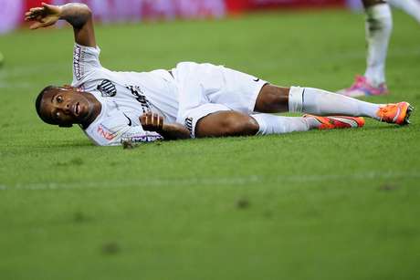 Robinho recebeu segundo cartão amarelo por simulação <p>Robinho recebeu segundo cartão amarelo por simulação</p>