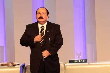 Levy Fidelix foi confrontado por Luciana Genro e Eduardo Jorge por declarações contra gays no debate anterior Levy Fidelix foi confrontado por Luciana Genro e Eduardo Jorge por declarações contra gays no debate anterior
