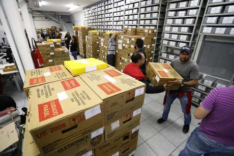 Movimentação da manhã no Tribunal Regional Eleitoral de São Paulo, no Centro da cidade <p>Movimentação da manhã no Tribunal Regional Eleitoral de São Paulo, no Centro da cidade</p>