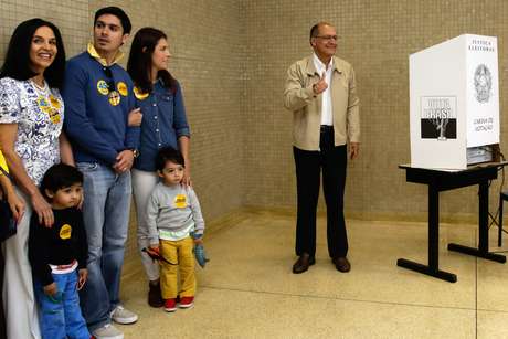 Líder nas pesquisas desde o começo da campanha, Geraldo Alckmin (PSDB) foi reeleito governador no primeiro turno das eleições Líder nas pesquisas desde o começo da campanha, Geraldo Alckmin (PSDB) foi reeleito governador no primeiro turno das eleições
