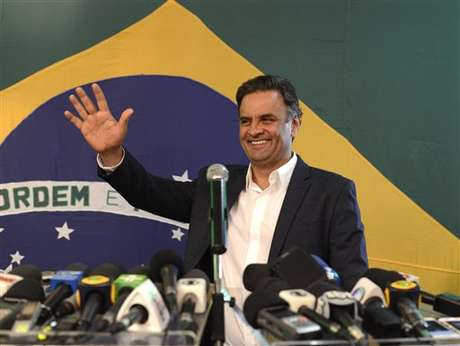 Aécio Neves (PSDB) disputará o segundo turno com Dilma Rousseff (PT) na eleição presidencial <p>Aécio Neves (PSDB) disputará o segundo turno com Dilma Rousseff (PT) na eleição presidencial</p>