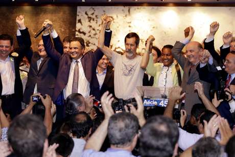 Em reunião ocorrida nesta quarta-feira, o Partido Verde (PV) oficializou apoio no segundo turno à candidatura de Aécio Neves (PSDB) à Presidência da República <p>Em reunião ocorrida nesta quarta-feira, o Partido Verde (PV) oficializou apoio no segundo turno à candidatura de Aécio Neves (PSDB) à Presidência da República</p>