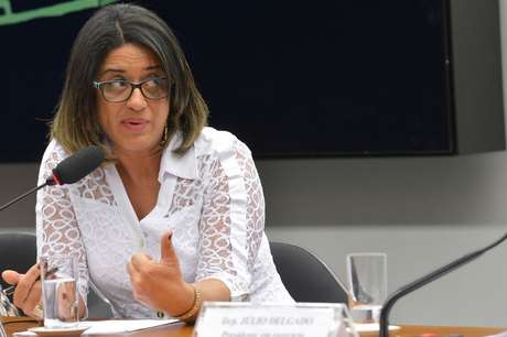 Meire Poza disse que sua empresa emitiu R$ 7 milhões em notas frias para as empresas do doleiro Alberto Youssef, para quem trabalhava <p>Meire Poza disse que sua empresa emitiu R$ 7 milhões em notas frias para as empresas do doleiro Alberto Youssef, para quem trabalhava</p>