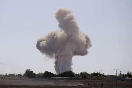 Bombardeios realizados pela coalizão na fronteira entre Turquia e Síria levantaram colunas de fumaças Bombardeios realizados pela coalizão na fronteira entre Turquia e Síria levantaram colunas de fumaças