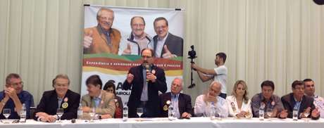 José Ivo Sartori anuncia apoio ao candidato do PSDB à presidência durante ato com partidos de sua coligação e os apoiadores do segundo turno, em um hotel de Porto Alegre <p>José Ivo Sartori anuncia apoio ao candidato do PSDB à presidência durante ato com partidos de sua coligação e os apoiadores do segundo turno, em um hotel de Porto Alegre</p>