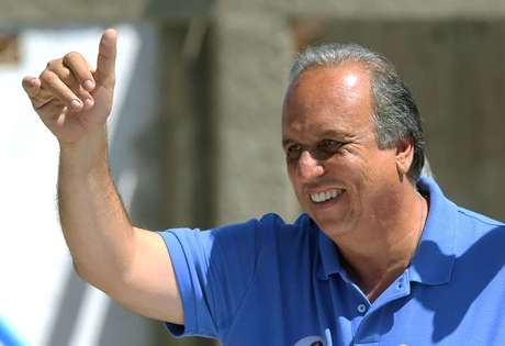 Luiz Fernando Pezão (PMDB) é candidato à reeleição para o Governo do Rio de Janeiro <p>Luiz Fernando Pezão (PMDB) é candidato à reeleição para o Governo do Rio de Janeiro</p>
