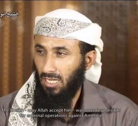 O chefe da Al-Qaeda na Península Arábica, Nasser al-Wahishi, é procurado junto de outros sete dirigentes do grupo armado <p>O chefe da Al-Qaeda na Península Arábica, Nasser al-Wahishi, é procurado junto de outros sete dirigentes do grupo armado</p>
