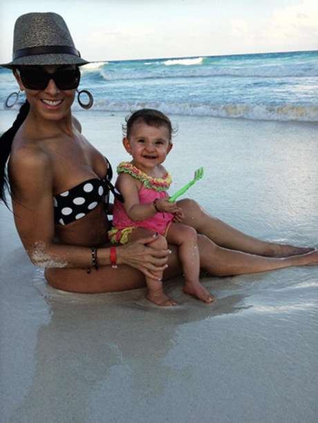 Ivonne Montero sorprende con foto en bikini junto a su hija