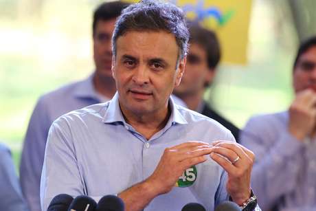 Aécio Neves falou aos jornalistas nesta sexta Aécio Neves falou aos jornalistas nesta sexta