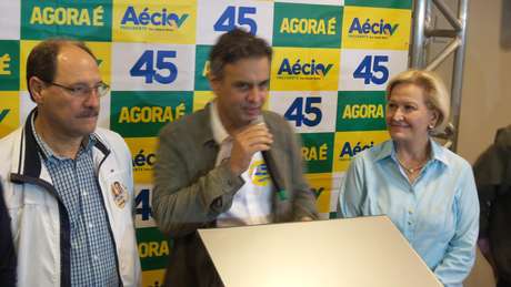 Aécio durante entrevista coletiva em um hotel de luxo de Porto Alegre, neste sábado, 18 de outubro <p>Aécio durante entrevista coletiva em um hotel de luxo de Porto Alegre, neste sábado, 18 de outubro</p>