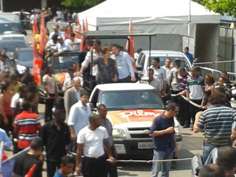 Candidata à reeleição fez carreata ao lado de políticos locais <p>Candidata à reeleição fez carreata ao lado de políticos locais</p>