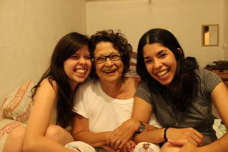 Com a namorada, Karina Vilalba, e avó <p><span class="_5yl5" data-reactid=".k9.$mid=11413918726516=22dc41170815639b435.2:0.0.0.0.0">Com a namorada, Karina Vilalba, e avó</span></p>