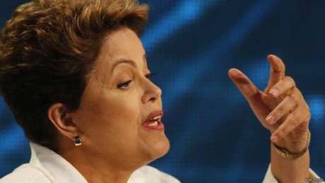 Presidente Dilma Rousseff promete, se reeleita, "política duríssima contra inflação" Presidente Dilma Rousseff promete, se reeleita, "política duríssima contra inflação"