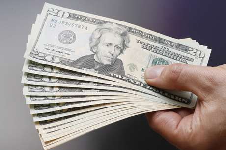 Às 9h08 desta segunda-feira, a moeda americana subia 3,09%, a R$ 2,5318, logo após as eleições <p>Às 9h08 desta segunda-feira, a moeda americana subia 3,09%, a R$ 2,5318, logo após as eleições</p>