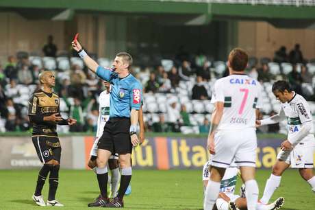 Botafogo viu situação do Brasileiro se agravar com derrota para Coritiba <p>Botafogo viu situação do Brasileiro se agravar com derrota para Coritiba</p>