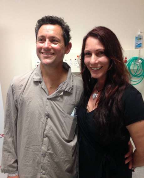 Jan Damen, 44 anos, e a esposa sorriem, após ele receber o novo coração Jan Damen, 44 anos, e a esposa sorriem, após ele receber o novo coração