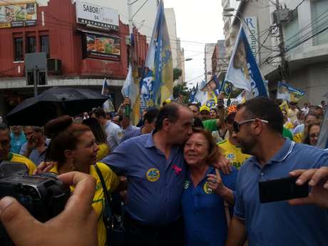 Acompanhado por cerca de 200 pessoas, Aloysio agradeceu o apoio dos militantes ao longo da campanha <p>Acompanhado por cerca de 200 pessoas, Aloysio agradeceu o apoio dos militantes ao longo da campanha</p>
