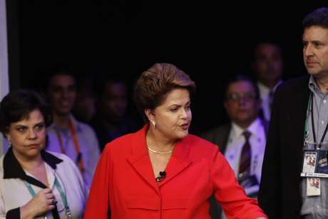 Dilma considera 'processo golpista' petição online estimulada por matéria da Veja <p>Dilma considera 'processo golpista' petição online estimulada por matéria da Veja</p>