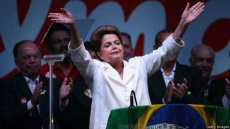 Dilma venceu por margem estreita Aécio Neves, após campanha com troca de acusações <p>Dilma venceu por margem estreita Aécio Neves, após campanha com troca de acusações</p><p> </p>