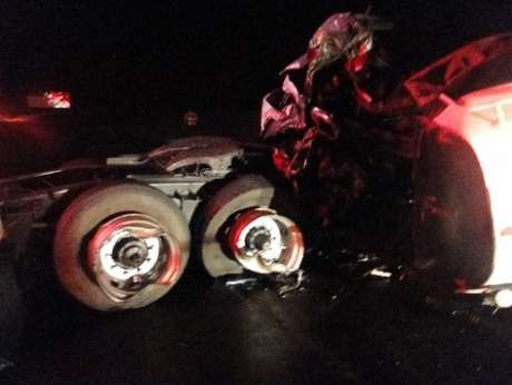 Caminhão ficou destruído com acidente <p>Caminhão ficou destruído com acidente</p>