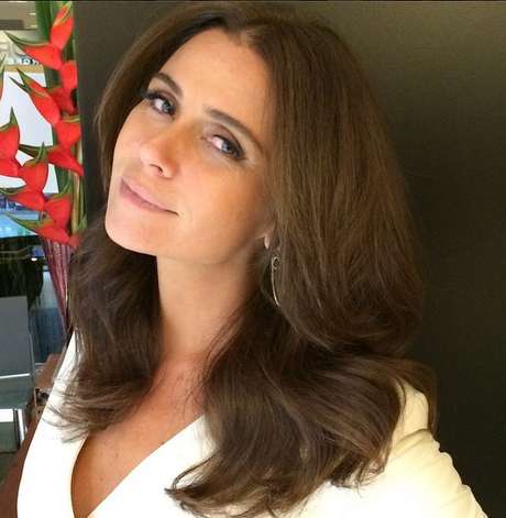 Giovanna Antonelli adota cabelo médio com tom chocolate Giovanna Antonelli adota cabelo médio com tom chocolate